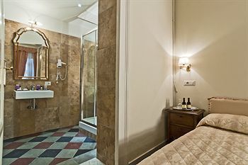 Hotell Le Clarisse Pantheon 3*