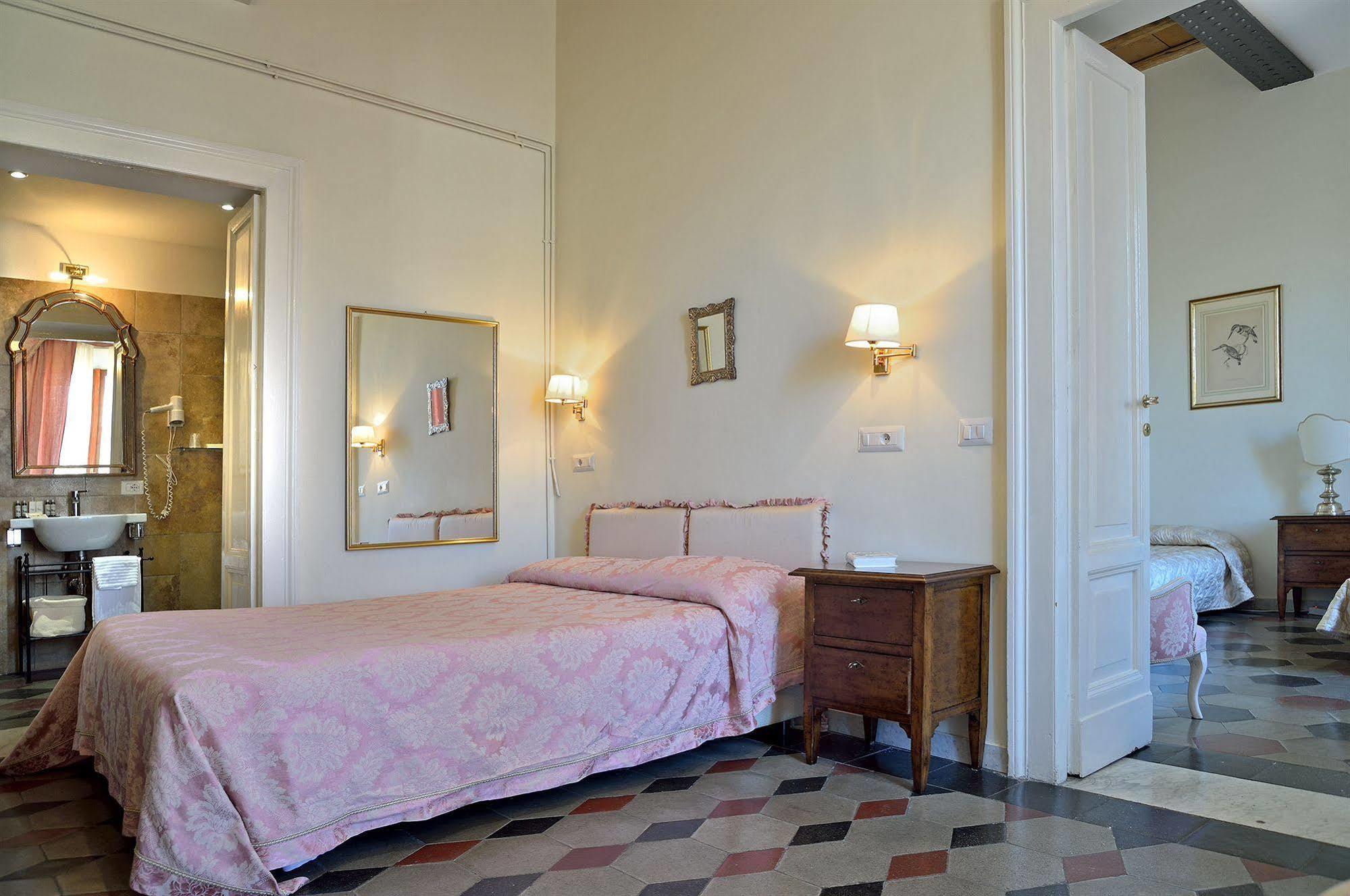 Hotell Le Clarisse Pantheon 3*