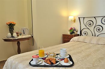 Le Clarisse Pantheon Hotell